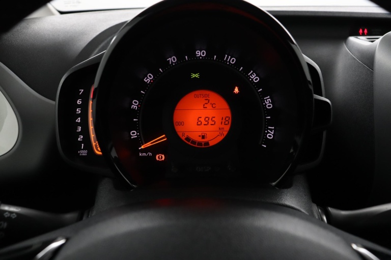 Toyota Aygo - 1.0 VVT-i x-joy 6