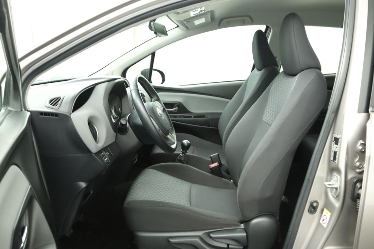 Toyota Yaris - 1.3 VVT-i Aspiration 16