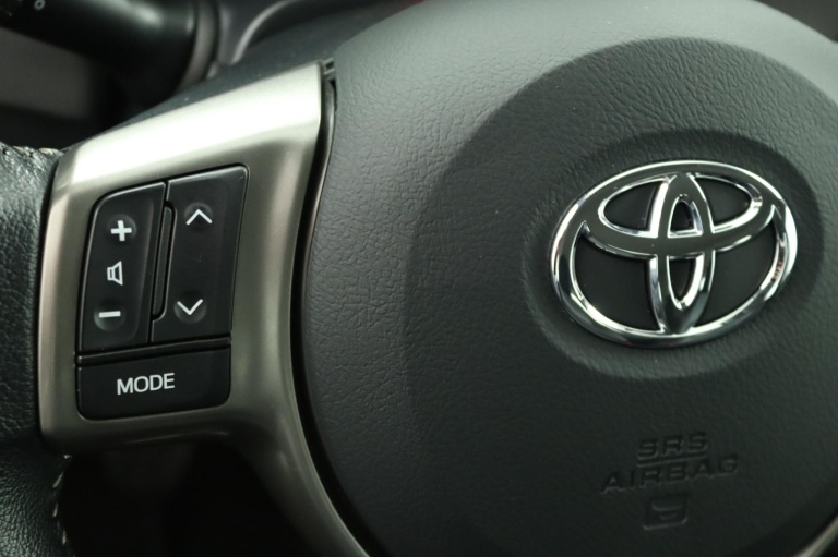 Toyota Yaris - 1.3 VVT-i Aspiration 18