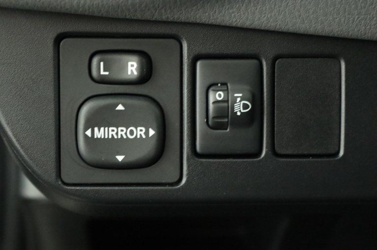 Toyota Yaris - 1.3 VVT-i Aspiration 29