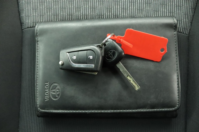 Toyota Yaris - 1.3 VVT-i Aspiration 9