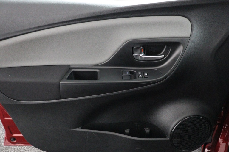 Toyota Yaris - 1.0 VVT-i Comfort 27