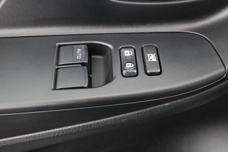 Toyota Yaris - 1.0 VVT-i Comfort 28