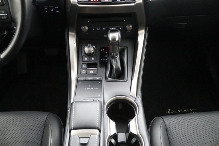 Lexus NX - 300h President Line Limited 26