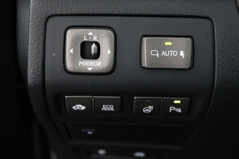 Lexus LS - 600h Executive 28