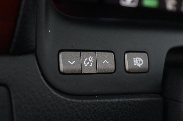 Lexus LS - 600h Executive 29