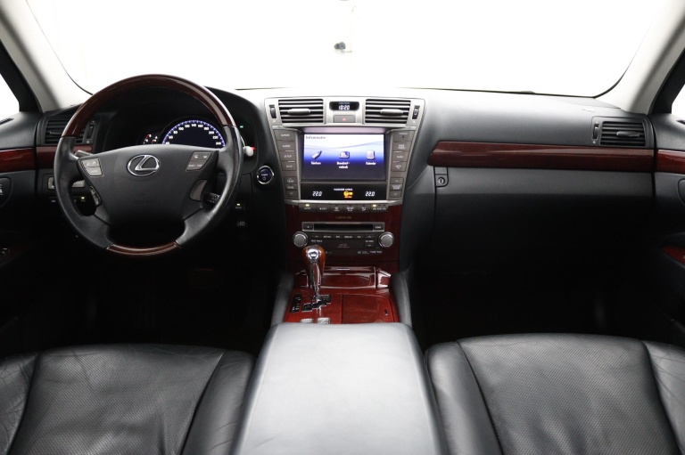 Lexus LS - 600h Executive 4