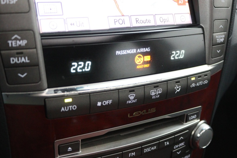 Lexus LS - 600h Executive 7