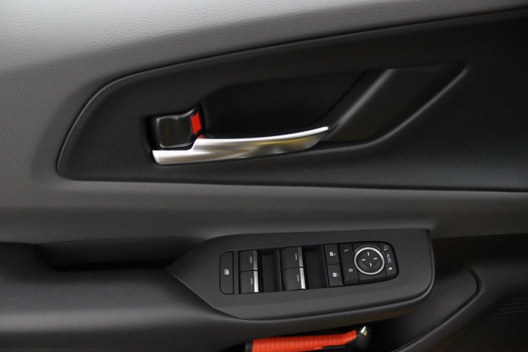 Toyota Prius - 2.0 Plug-in Hybrid 220 Executive Panoramisch dak 26