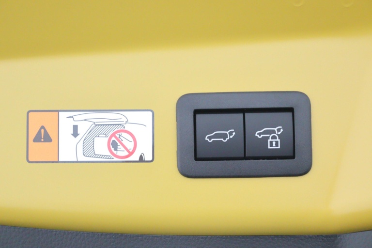 Toyota Prius - 2.0 Plug-in Hybrid 220 Executive Panoramisch dak 36