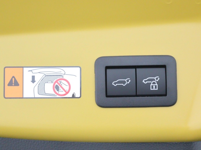 Toyota Prius - 2.0 Plug-in Hybrid 220 Executive Panoramisch dak