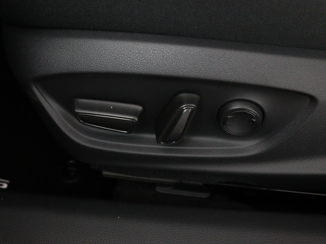 Toyota Prius - 2.0 Plug-in Hybrid 220 Executive Panoramisch dak