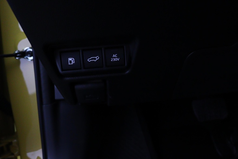 Toyota Prius - 2.0 Plug-in Hybrid 220 Executive Panoramisch dak 38