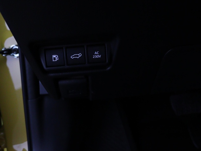 Toyota Prius - 2.0 Plug-in Hybrid 220 Executive Panoramisch dak