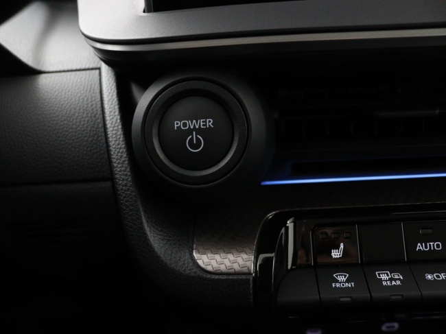 Toyota Prius - 2.0 Plug-in Hybrid 220 Executive Panoramisch dak