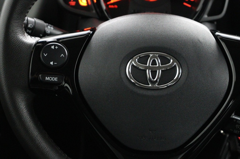 Toyota Aygo - 1.0 VVT-i x-play 19