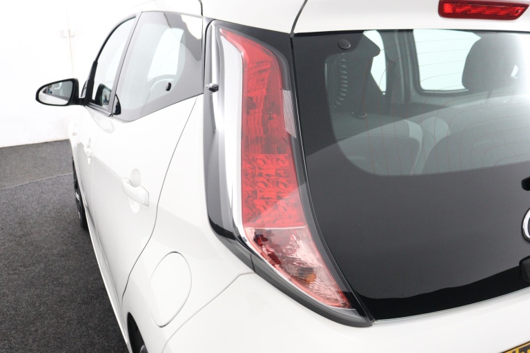 Toyota Aygo - 1.0 VVT-i x-play 42