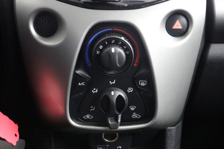 Toyota Aygo - 1.0 VVT-i x-play 7