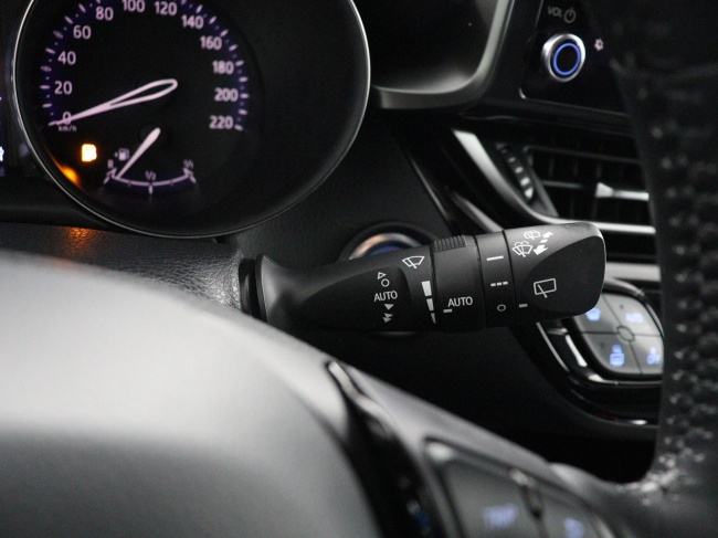 Toyota C-HR - 1.8 Hybrid Dynamic