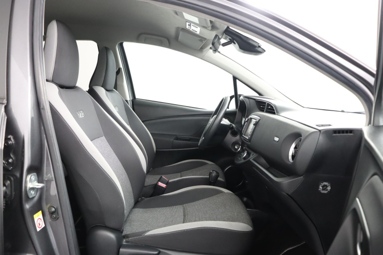 Toyota Yaris - 1.5 Hybrid Dynamic 19