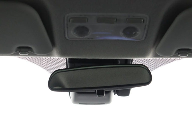 Toyota Yaris - 1.5 Hybrid Dynamic 31