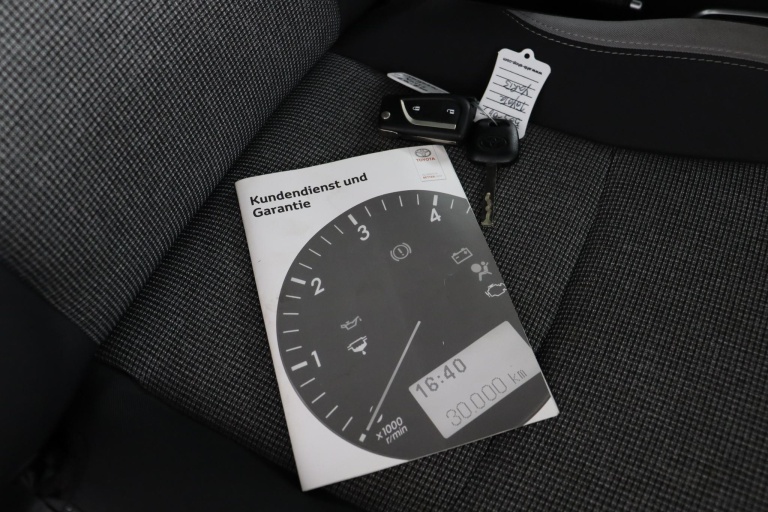 Toyota Yaris - 1.5 Hybrid Dynamic 9