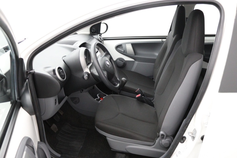 Toyota Aygo - 1.0-12V Now 14