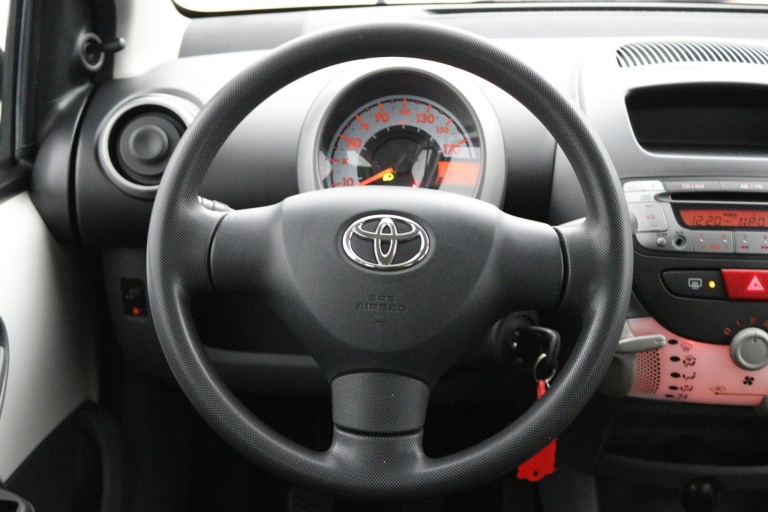 Toyota Aygo - 1.0-12V Now 17