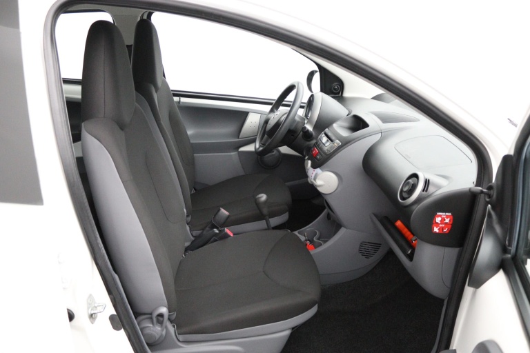 Toyota Aygo - 1.0-12V Now 18