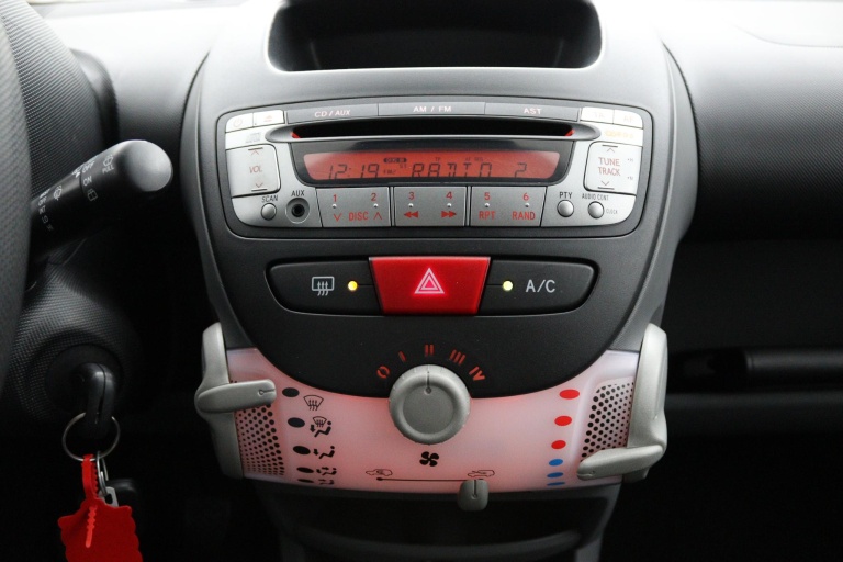 Toyota Aygo - 1.0-12V Now 7