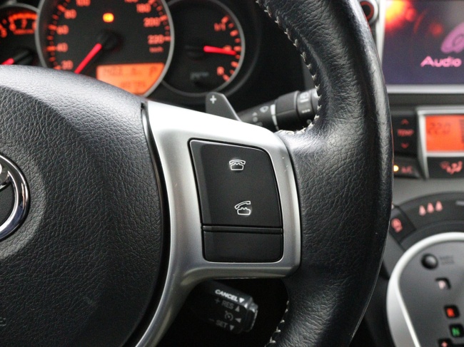 Toyota Verso-S - 1.3 VVT-i Dynamic