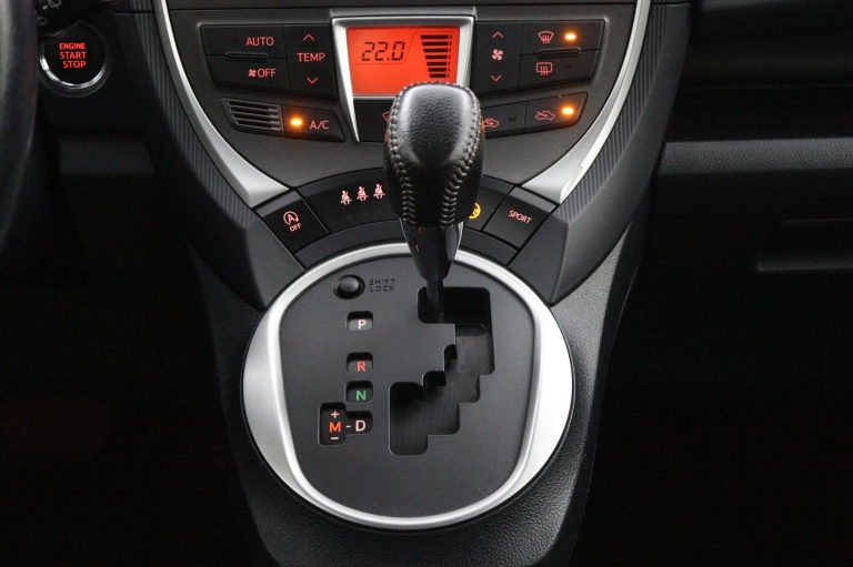 Toyota Verso-S - 1.3 VVT-i Dynamic 26