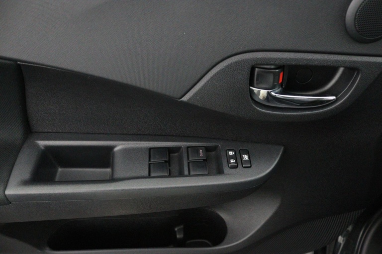 Toyota Verso-S - 1.3 VVT-i Dynamic 27