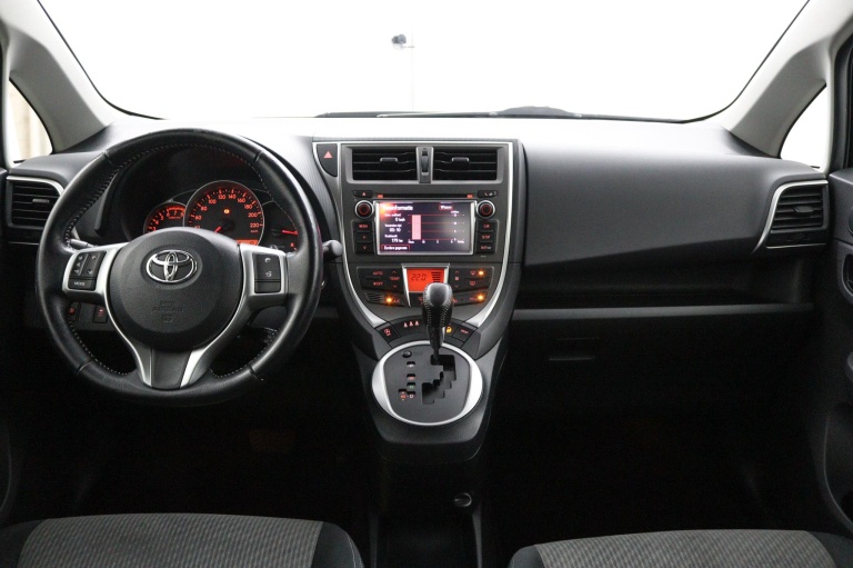 Toyota Verso-S - 1.3 VVT-i Dynamic 4