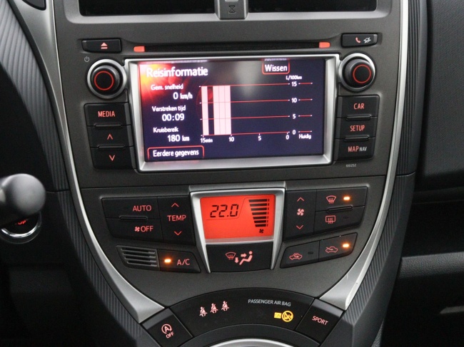 Toyota Verso-S - 1.3 VVT-i Dynamic