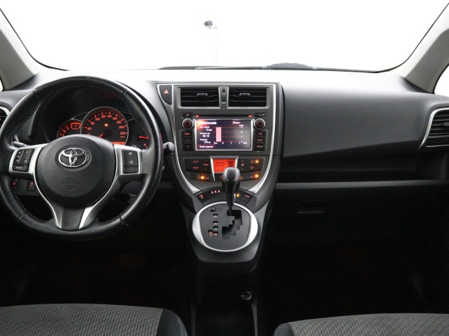 Toyota Verso-S - 1.3 VVT-i Dynamic