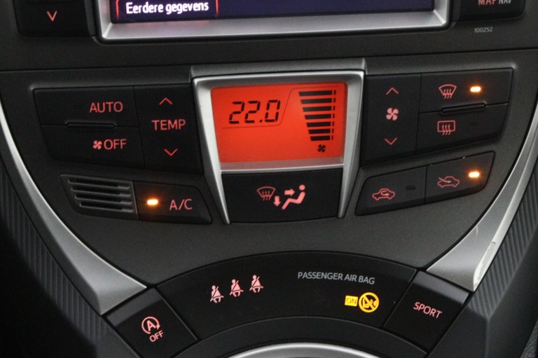 Toyota Verso-S - 1.3 VVT-i Dynamic 7