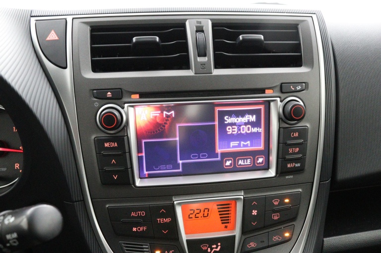 Toyota Verso-S - 1.3 VVT-i Dynamic 8