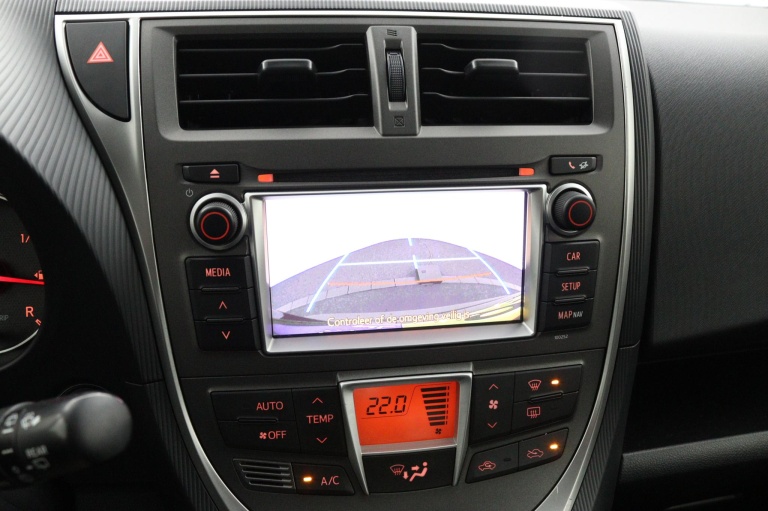 Toyota Verso-S - 1.3 VVT-i Dynamic 9