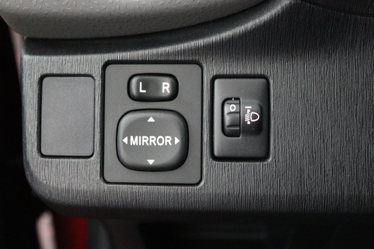 Toyota Yaris - 1.3 VVT-i Aspiration 29