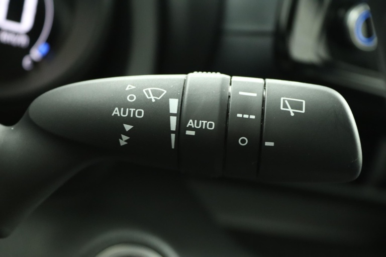 Toyota Yaris - 1.5 VVT-i Dynamic 31