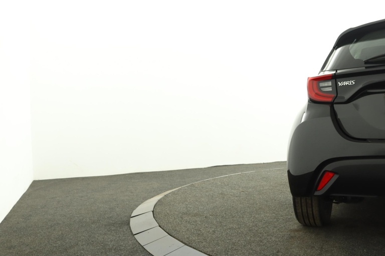 Toyota Yaris - 1.5 VVT-i Dynamic 41