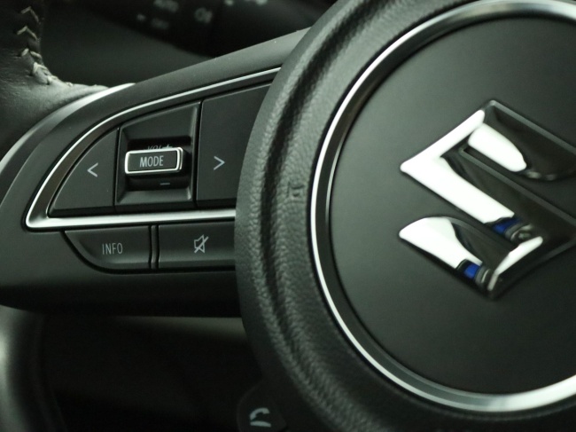 Suzuki Swift - 1.2 Style Smart Hybrid