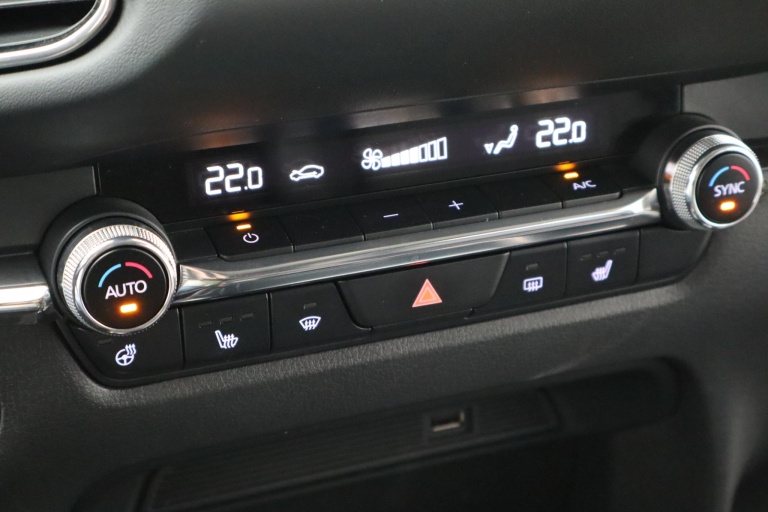 Mazda CX-30 - 2.0 e-SkyActiv-X M Hybrid Luxury 17