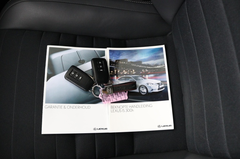 Lexus IS - 300h 25th Edition 11