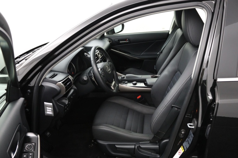 Lexus IS - 300h 25th Edition 17