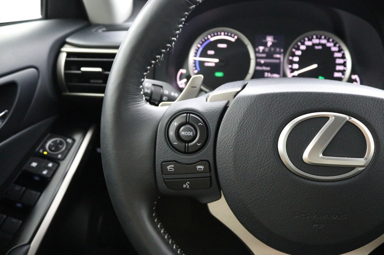 Lexus IS - 300h 25th Edition 19