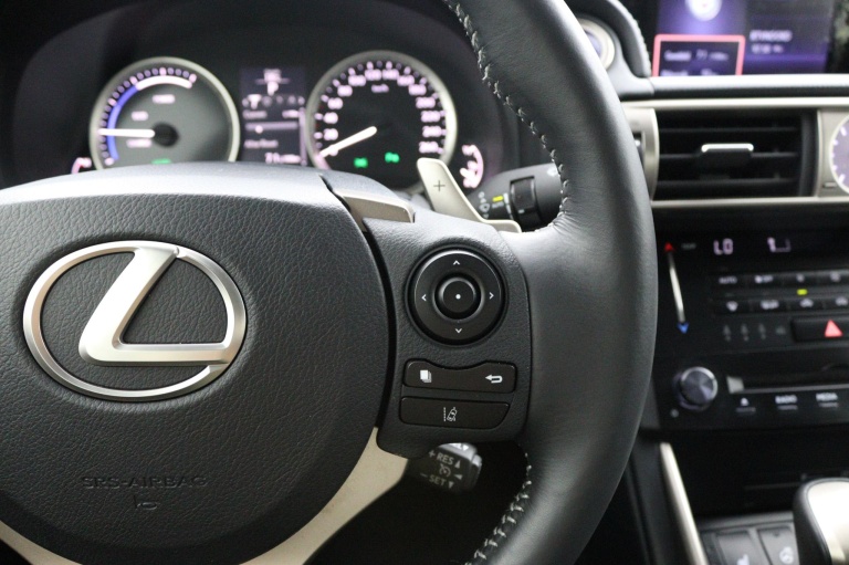 Lexus IS - 300h 25th Edition 21