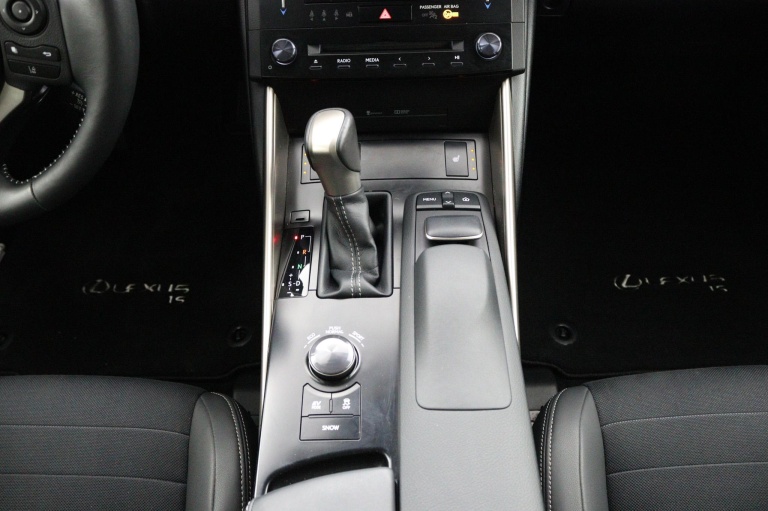 Lexus IS - 300h 25th Edition 24