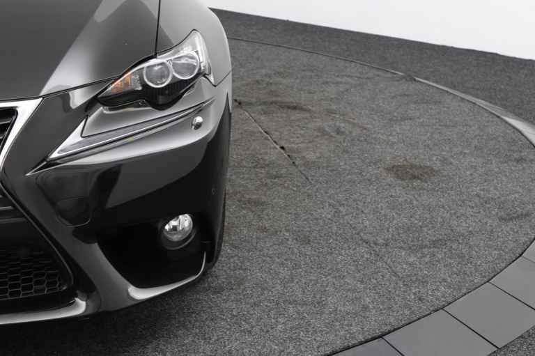 Lexus IS - 300h 25th Edition 33